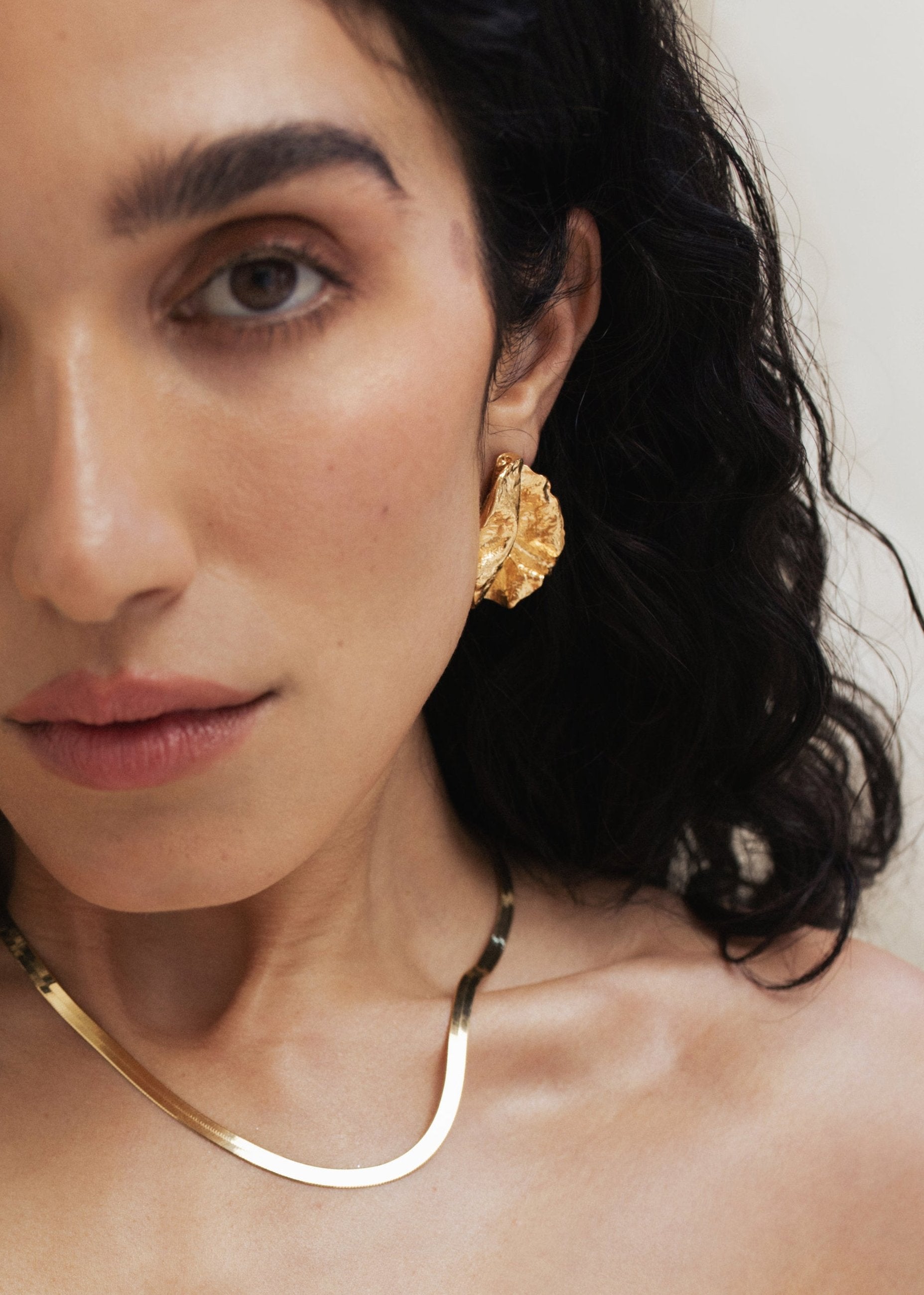 Coming Alive of Sculpture Earrings